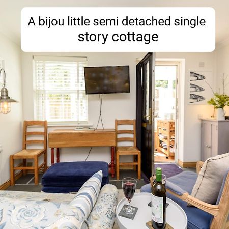 Bijou Coastal Apartment In Polperro With Hot Tub Onsite Parking Downhill Walk To Village Exterior photo