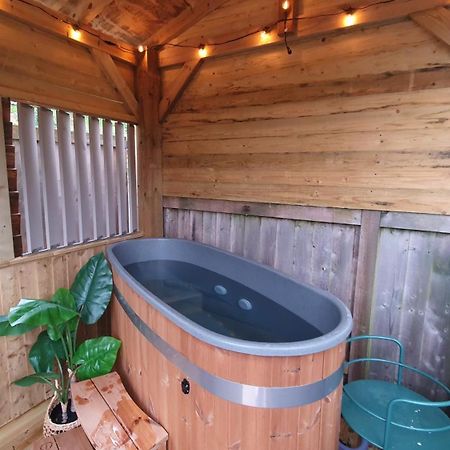 Bijou Coastal Apartment In Polperro With Hot Tub Onsite Parking Downhill Walk To Village Exterior photo