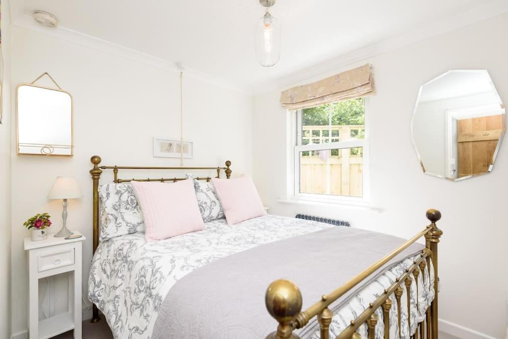 Bijou Coastal Apartment In Polperro With Hot Tub Onsite Parking Downhill Walk To Village Exterior photo