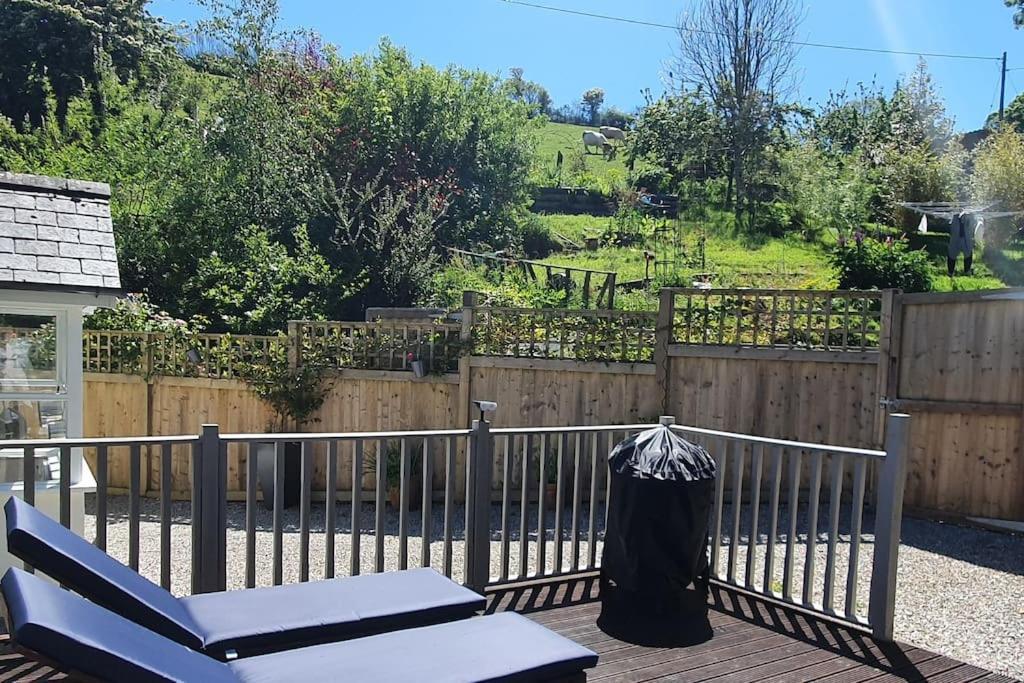 Bijou Coastal Apartment In Polperro With Hot Tub Onsite Parking Downhill Walk To Village Exterior photo