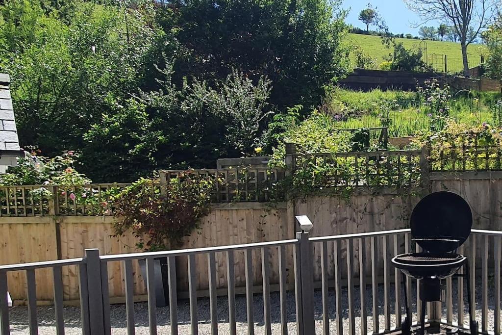 Bijou Coastal Apartment In Polperro With Hot Tub Onsite Parking Downhill Walk To Village Exterior photo