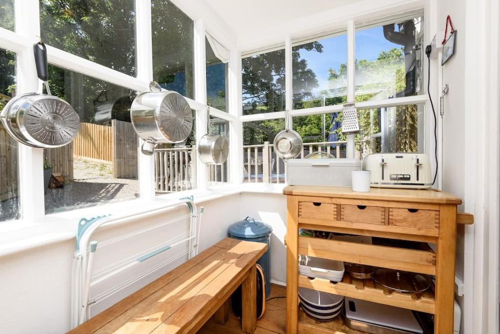 Bijou Coastal Apartment In Polperro With Hot Tub Onsite Parking Downhill Walk To Village Exterior photo