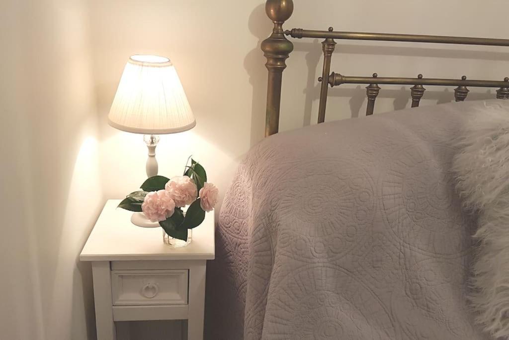 Bijou Coastal Apartment In Polperro With Hot Tub Onsite Parking Downhill Walk To Village Exterior photo