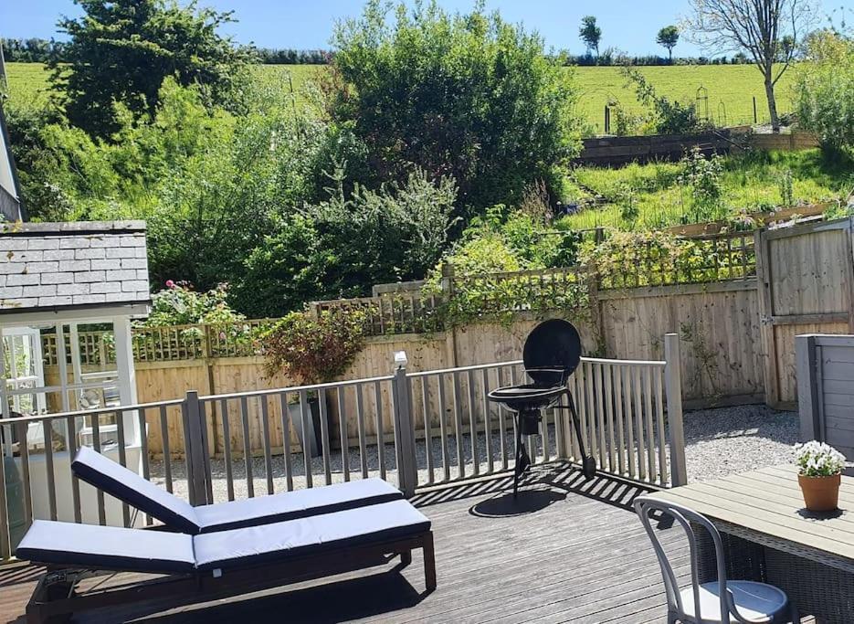 Bijou Coastal Apartment In Polperro With Hot Tub Onsite Parking Downhill Walk To Village Exterior photo