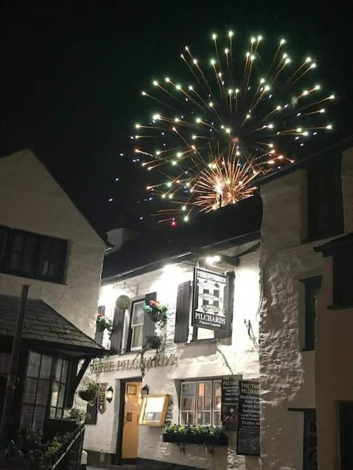 Bijou Coastal Apartment In Polperro With Hot Tub Onsite Parking Downhill Walk To Village Exterior photo