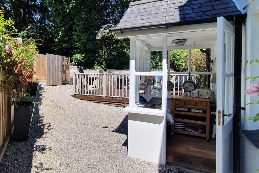 Bijou Coastal Apartment In Polperro With Hot Tub Onsite Parking Downhill Walk To Village Exterior photo