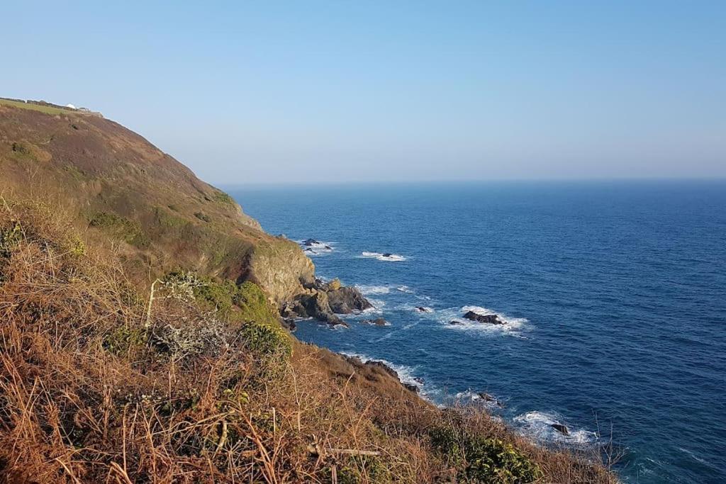 Bijou Coastal Apartment In Polperro With Hot Tub Onsite Parking Downhill Walk To Village Exterior photo